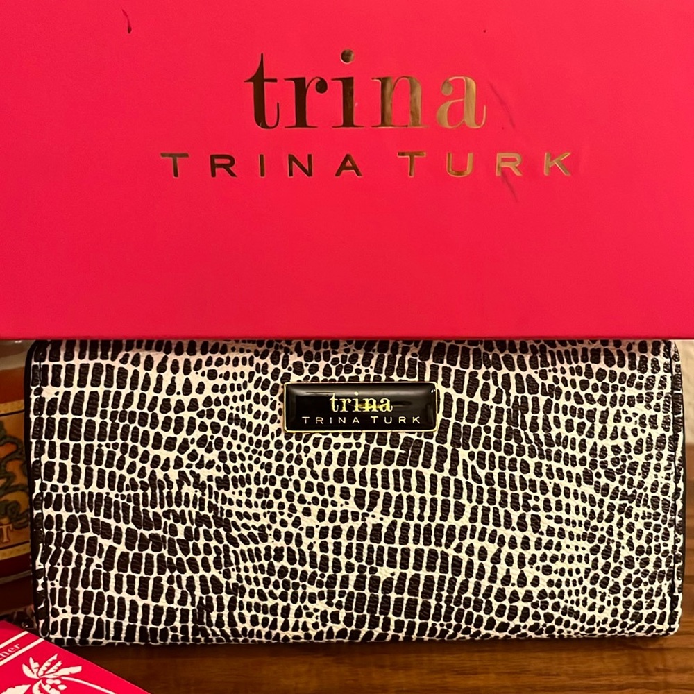 Trina Turk Black & White Animal Print Longbody Zip Wallet New With Tags & Box